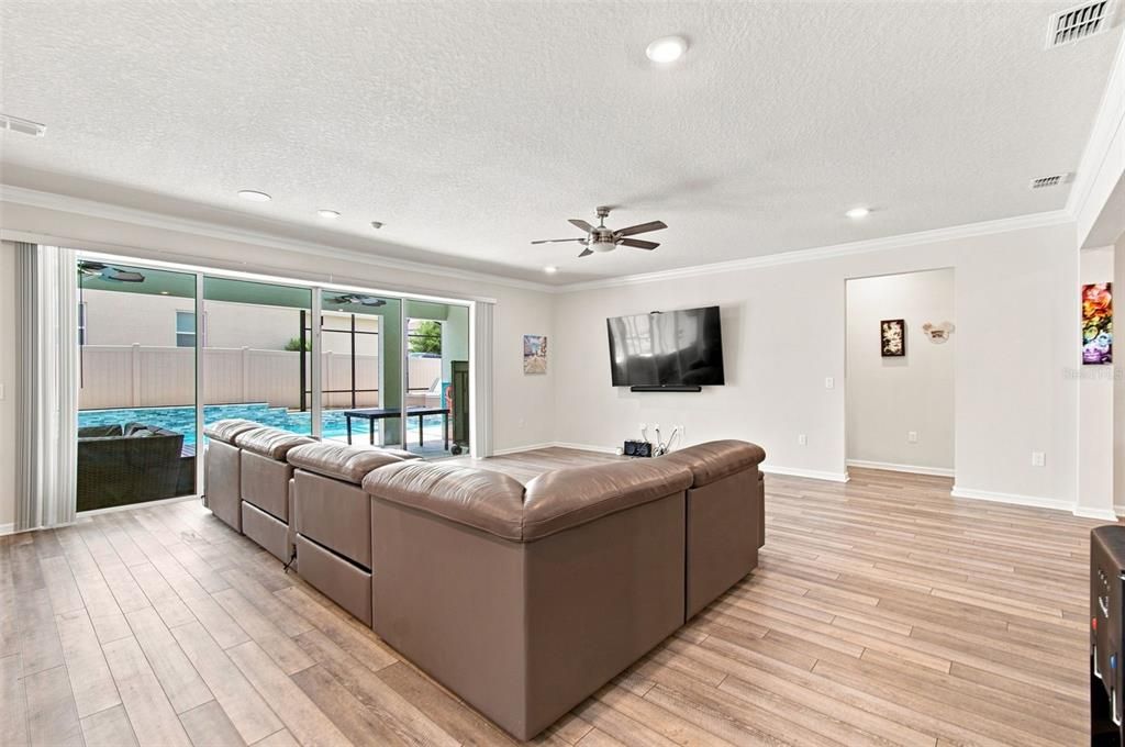 En Venta: $849,000 (5 camas, 5 baños, 4495 Pies cuadrados)