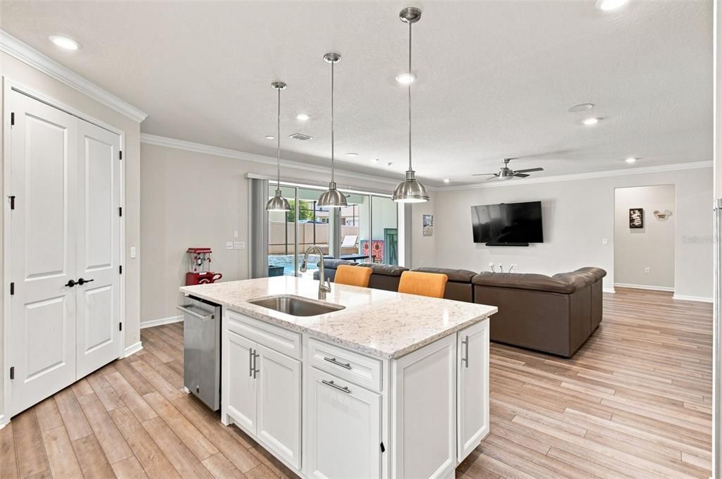 En Venta: $849,000 (5 camas, 5 baños, 4495 Pies cuadrados)