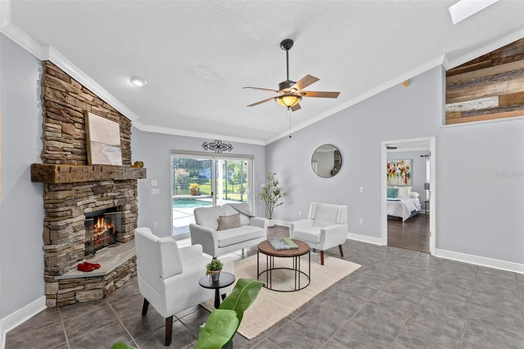 For Sale: $660,000 (4 beds, 2 baths, 2364 Square Feet)