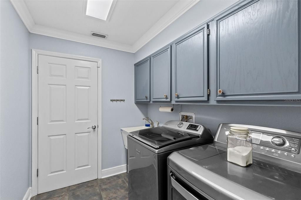 For Sale: $660,000 (4 beds, 2 baths, 2364 Square Feet)