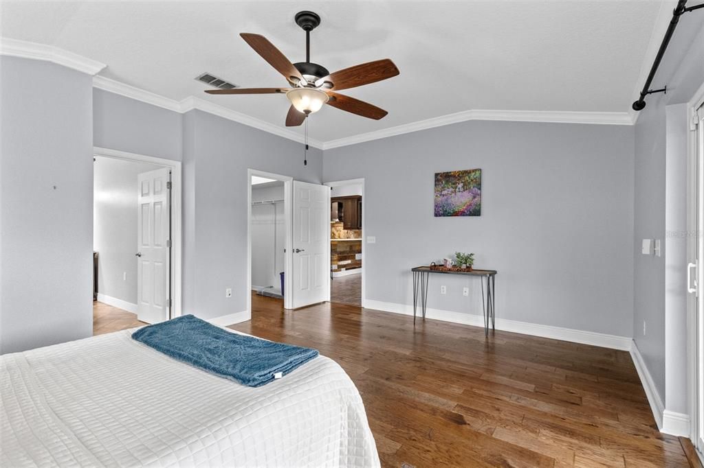For Sale: $660,000 (4 beds, 2 baths, 2364 Square Feet)
