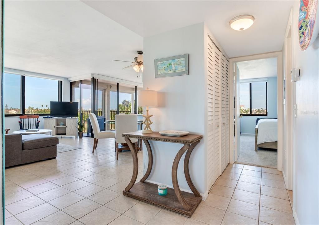 En Venta: $359,000 (2 camas, 2 baños, 1050 Pies cuadrados)