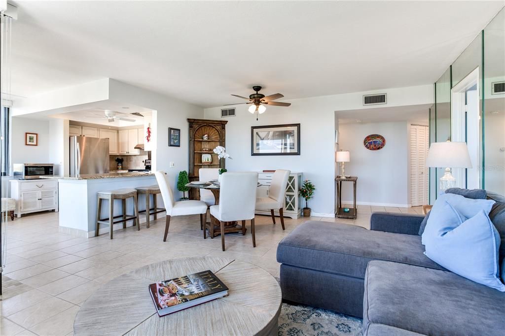 En Venta: $359,000 (2 camas, 2 baños, 1050 Pies cuadrados)
