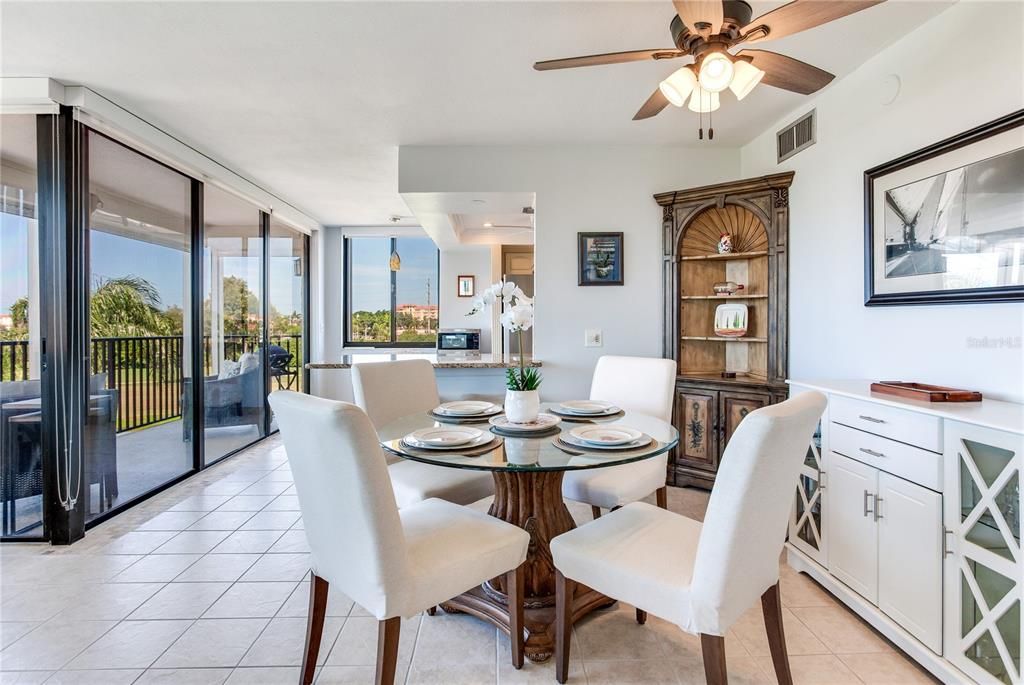 En Venta: $359,000 (2 camas, 2 baños, 1050 Pies cuadrados)