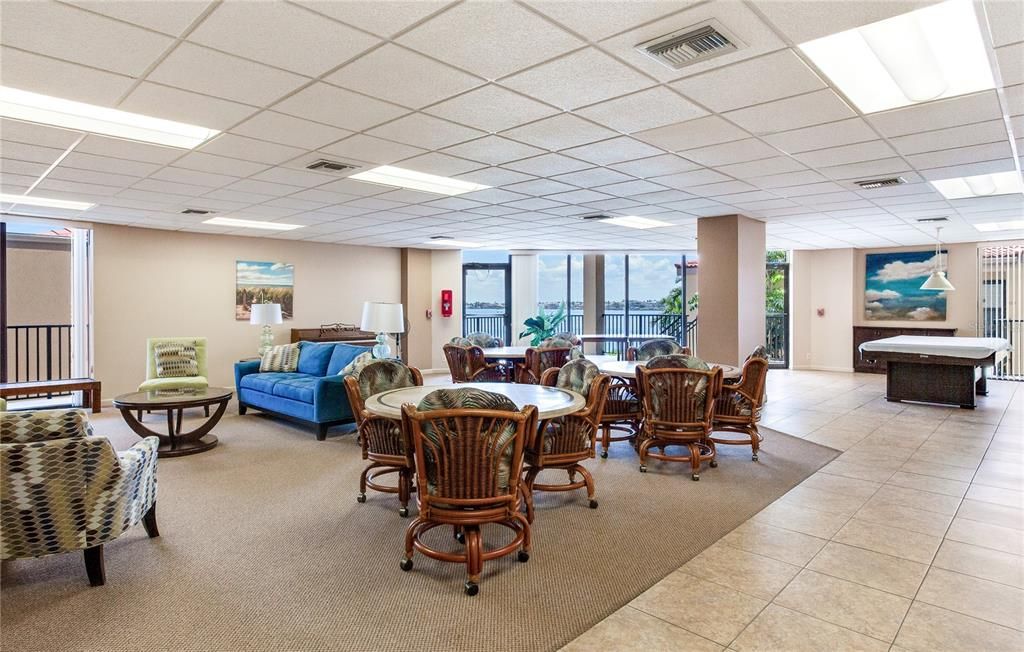 En Venta: $359,000 (2 camas, 2 baños, 1050 Pies cuadrados)