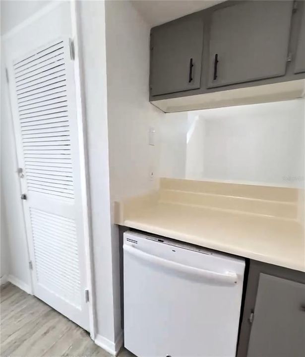 For Rent: $1,800 (2 beds, 2 baths, 1211 Square Feet)