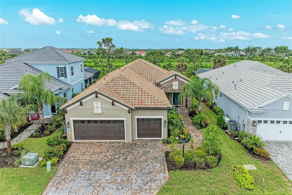 For Sale: $845,000 (3 beds, 2 baths, 2289 Square Feet)