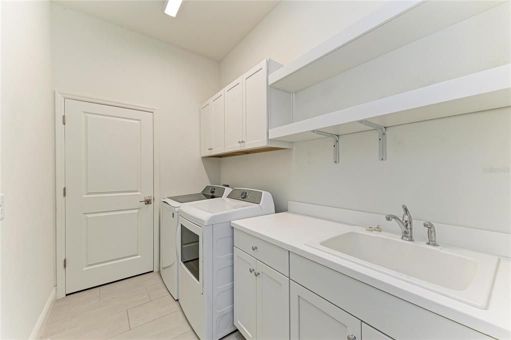 For Sale: $845,000 (3 beds, 2 baths, 2289 Square Feet)
