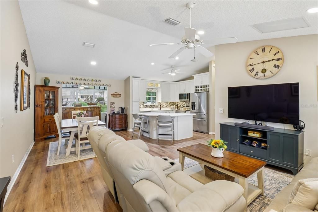For Sale: $379,000 (3 beds, 2 baths, 1527 Square Feet)