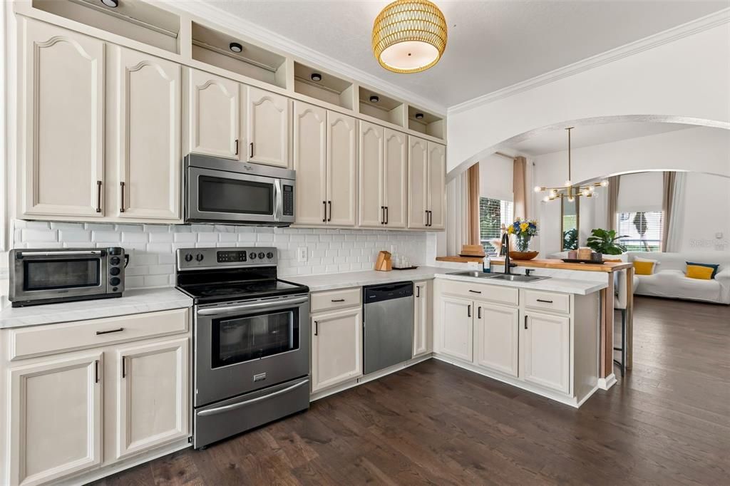 For Sale: $374,999 (4 beds, 2 baths, 1730 Square Feet)