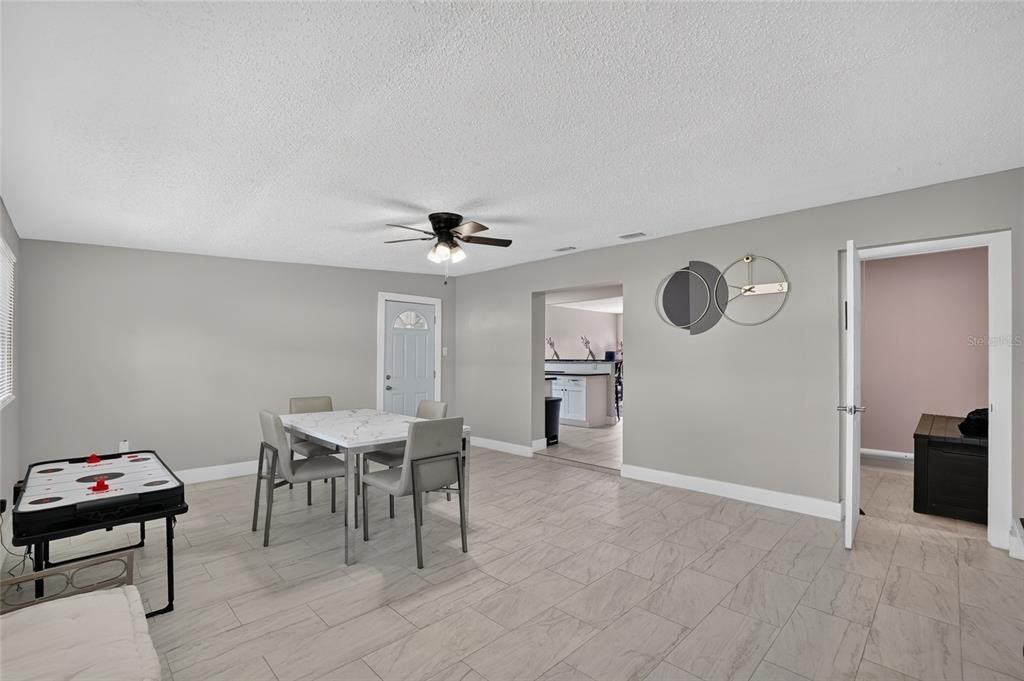 For Sale: $399,999 (3 beds, 2 baths, 1610 Square Feet)