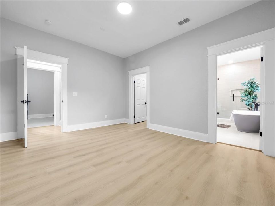 На продажу: $319,900 (2 спален, 2 ванн, 1176 Квадратных фут)