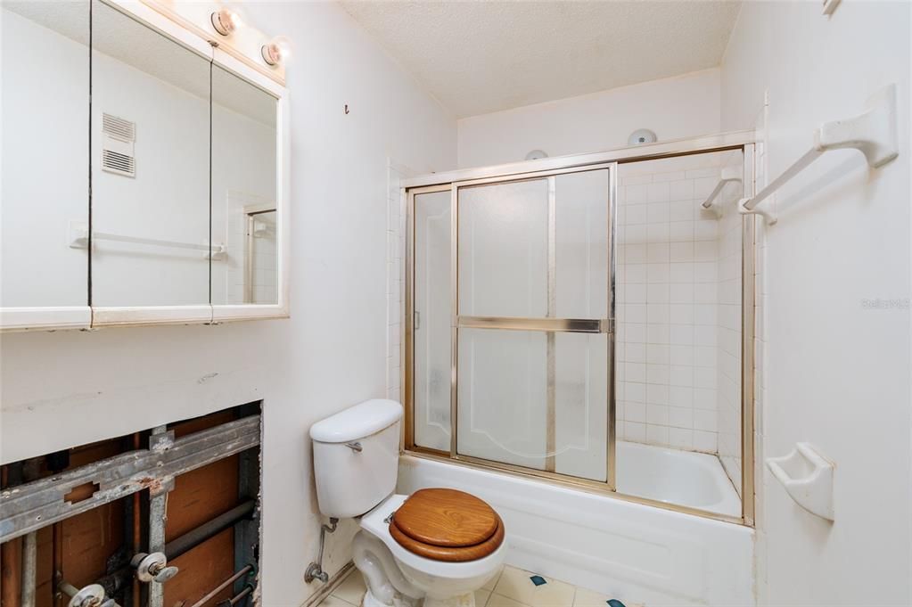 For Sale: $89,900 (1 beds, 1 baths, 840 Square Feet)