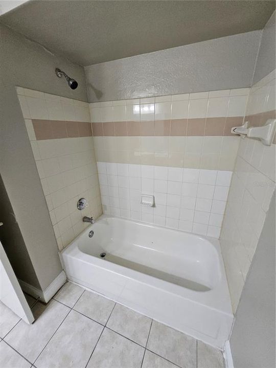 For Rent: $1,100 (1 beds, 1 baths, 660 Square Feet)