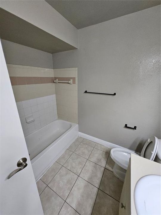 For Rent: $1,100 (1 beds, 1 baths, 660 Square Feet)