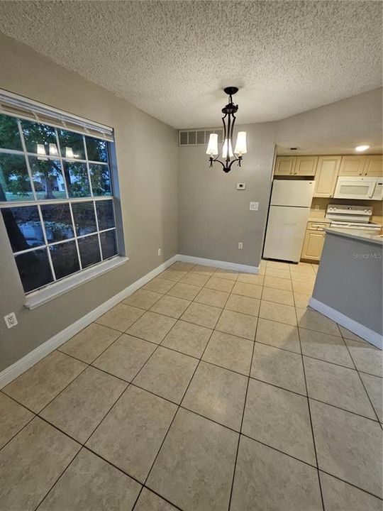 For Rent: $1,100 (1 beds, 1 baths, 660 Square Feet)