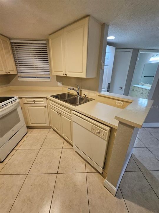 For Rent: $1,100 (1 beds, 1 baths, 660 Square Feet)