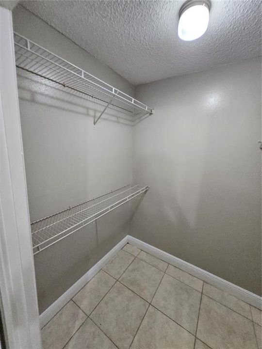 For Rent: $1,100 (1 beds, 1 baths, 660 Square Feet)