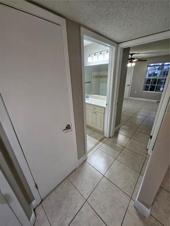 For Rent: $1,100 (1 beds, 1 baths, 660 Square Feet)