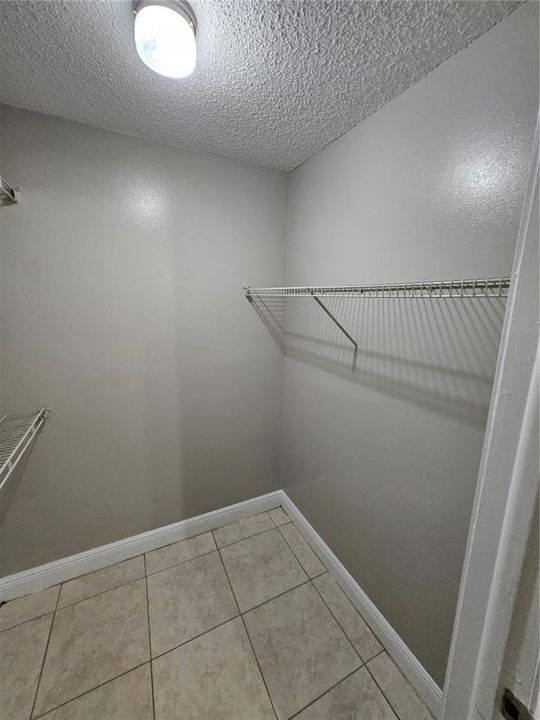 For Rent: $1,100 (1 beds, 1 baths, 660 Square Feet)