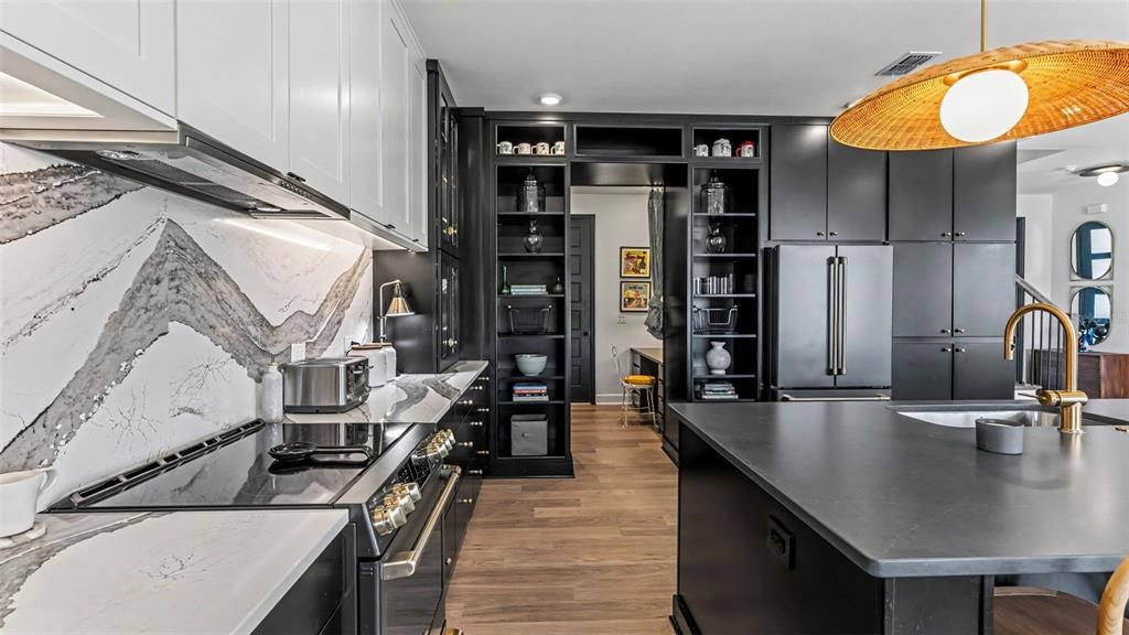 En Venta: $425,000 (4 camas, 3 baños, 2396 Pies cuadrados)