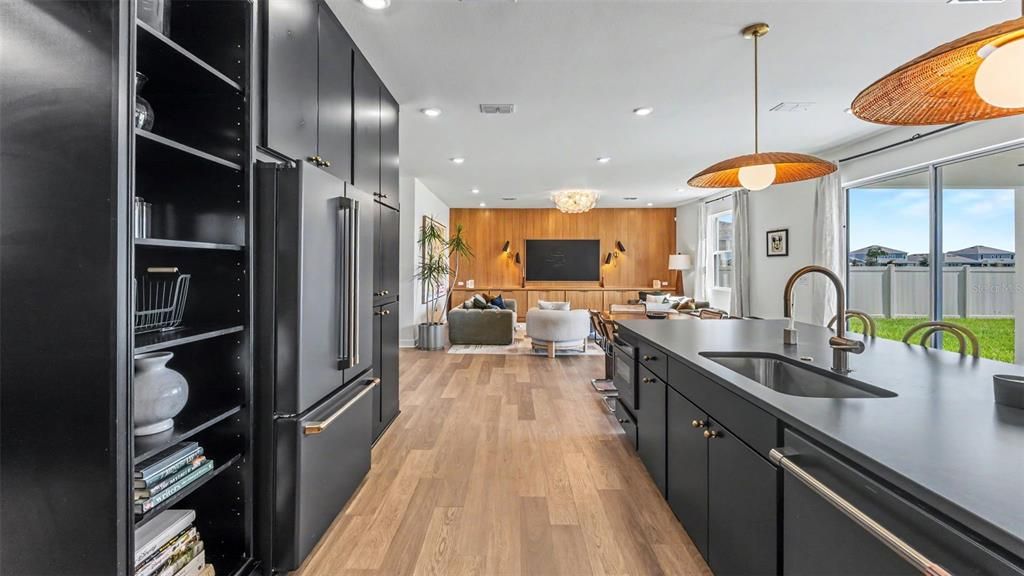 En Venta: $425,000 (4 camas, 3 baños, 2396 Pies cuadrados)