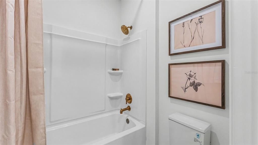En Venta: $425,000 (4 camas, 3 baños, 2396 Pies cuadrados)