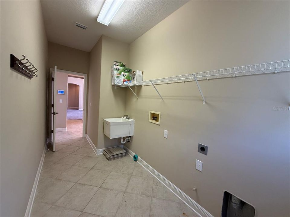 For Rent: $3,150 (5 beds, 3 baths, 3530 Square Feet)