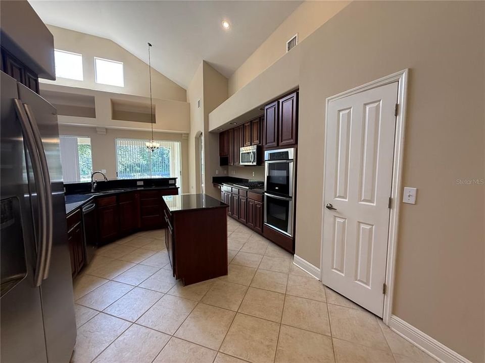 For Rent: $3,150 (5 beds, 3 baths, 3530 Square Feet)