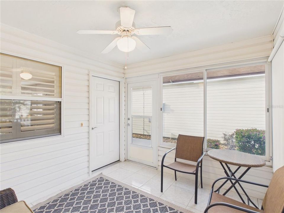 For Sale: $290,000 (2 beds, 2 baths, 1121 Square Feet)