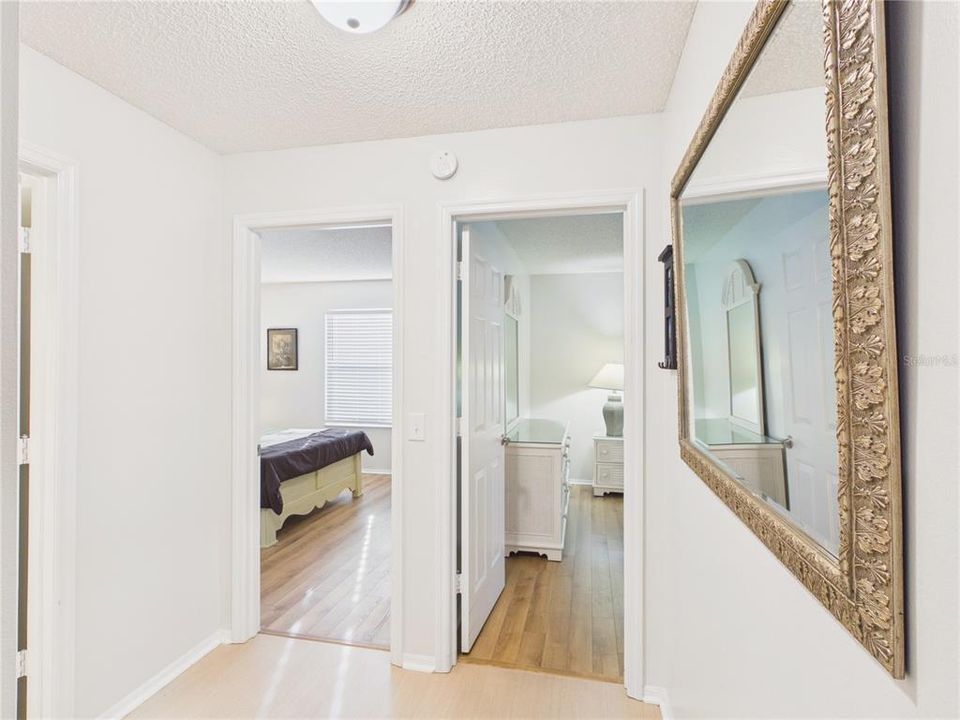 For Sale: $290,000 (2 beds, 2 baths, 1121 Square Feet)