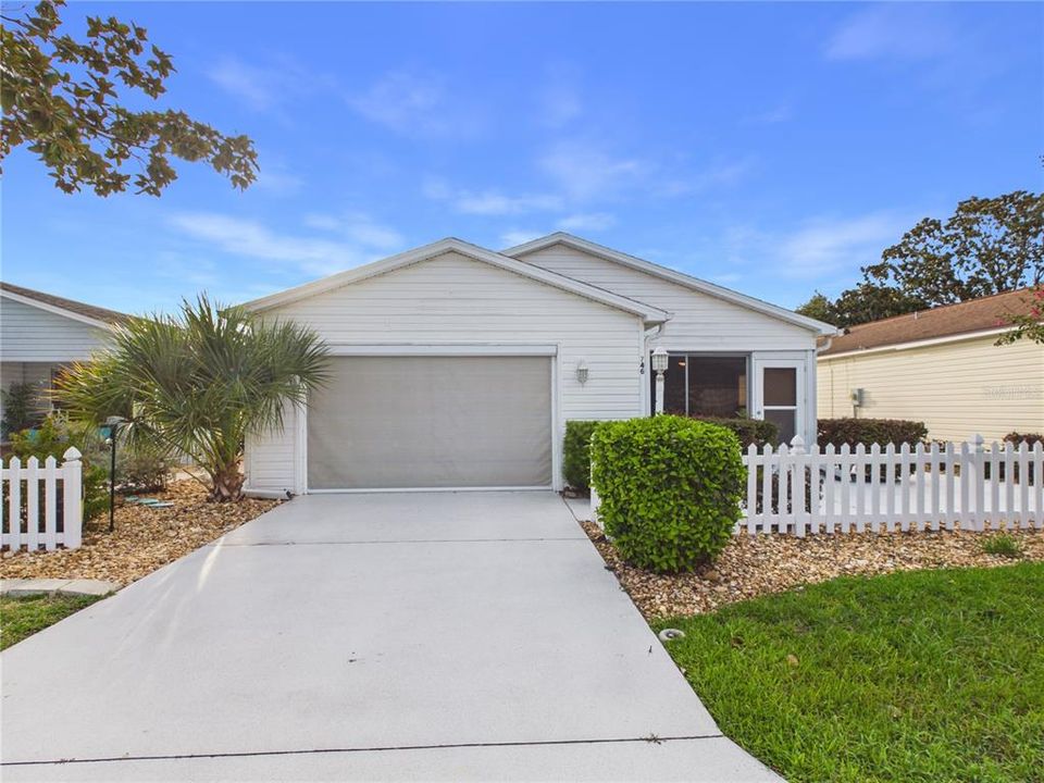 For Sale: $290,000 (2 beds, 2 baths, 1121 Square Feet)