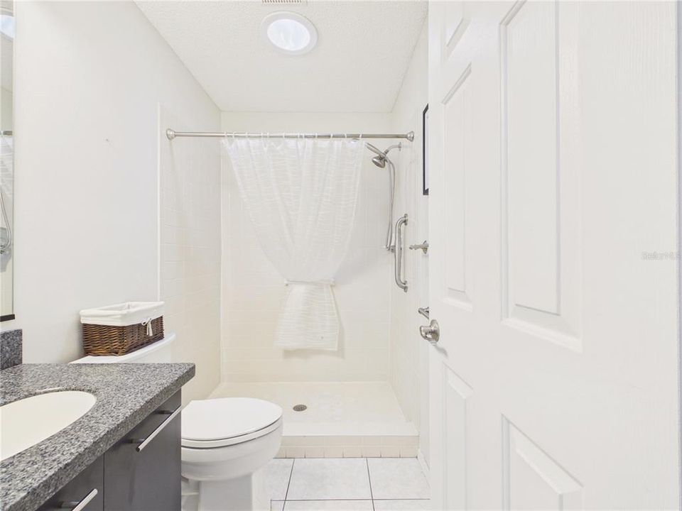 For Sale: $290,000 (2 beds, 2 baths, 1121 Square Feet)