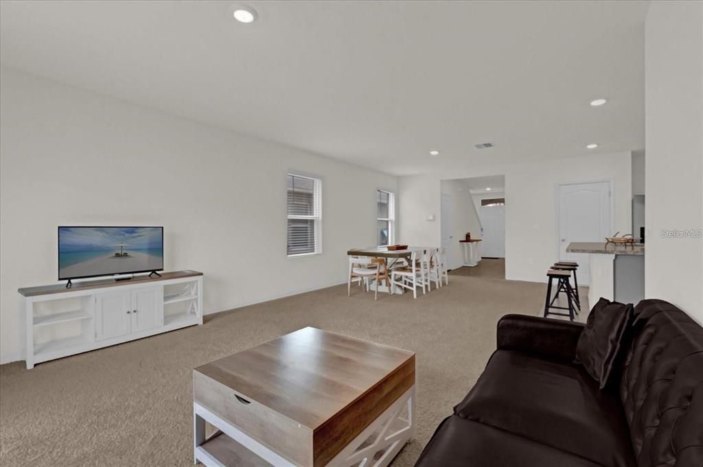 For Rent: $2,400 (5 beds, 3 baths, 2522 Square Feet)