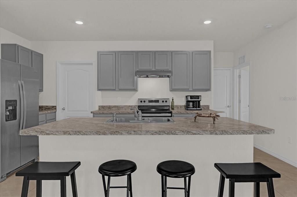For Rent: $2,400 (5 beds, 3 baths, 2522 Square Feet)