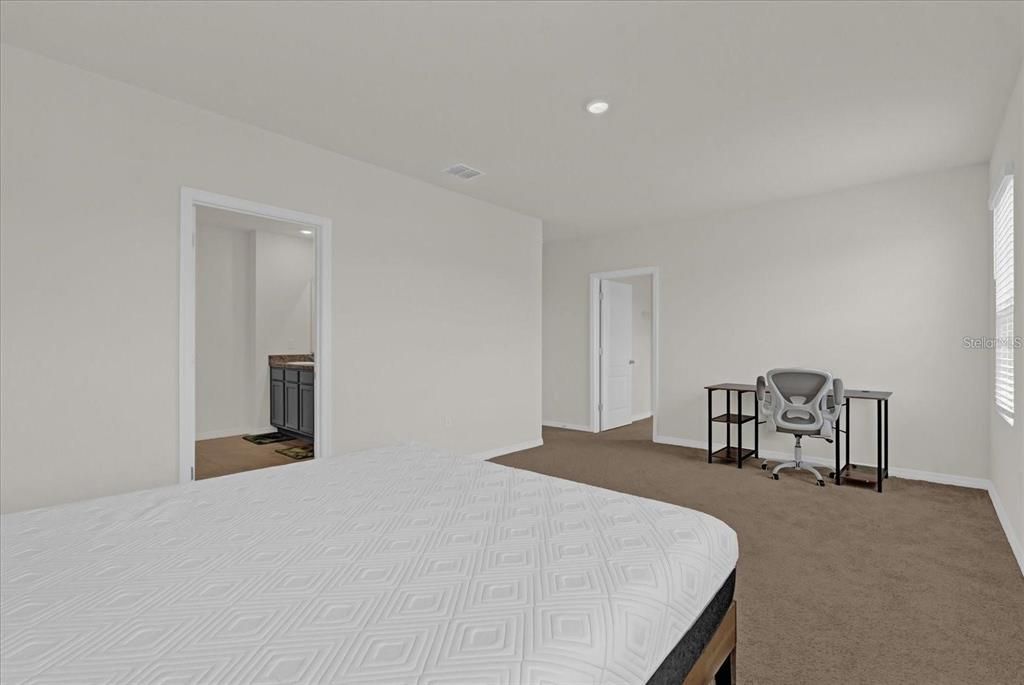 For Rent: $2,400 (5 beds, 3 baths, 2522 Square Feet)