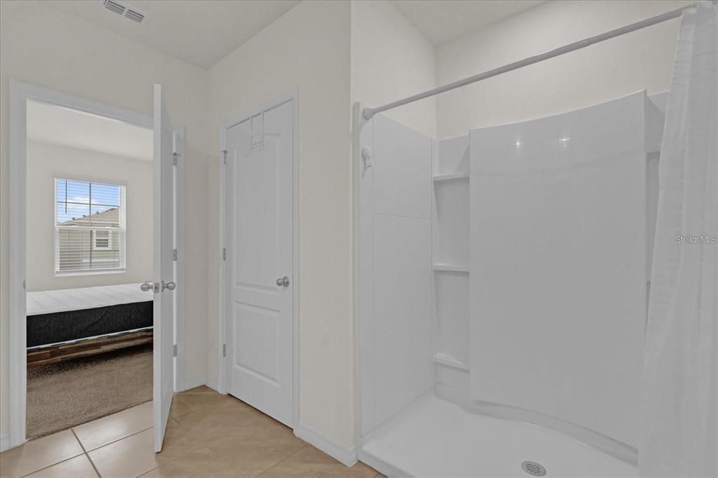 For Rent: $2,400 (5 beds, 3 baths, 2522 Square Feet)