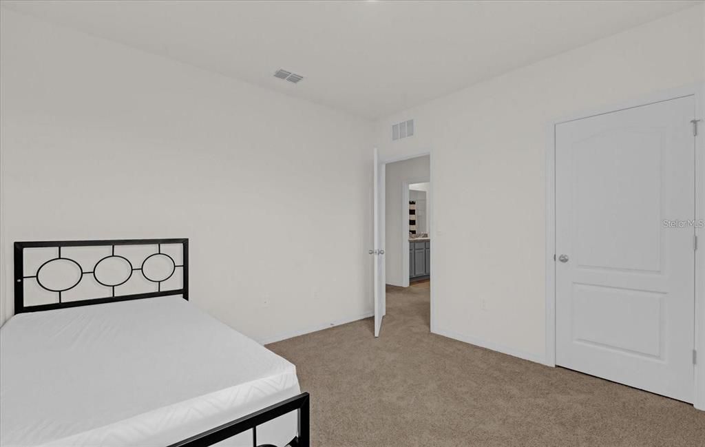 For Rent: $2,400 (5 beds, 3 baths, 2522 Square Feet)