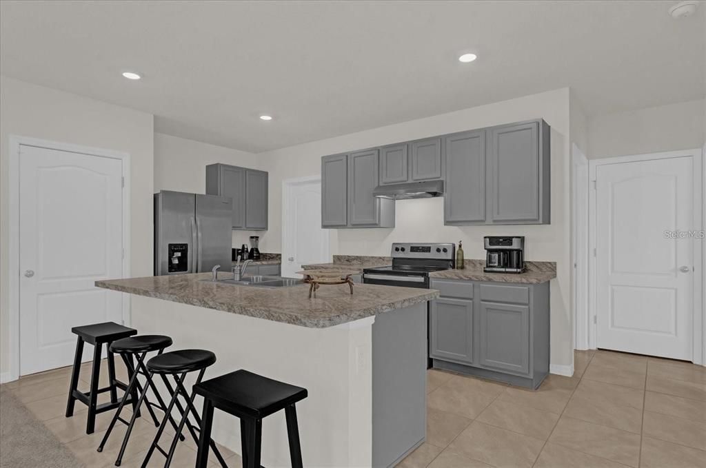 For Rent: $2,400 (5 beds, 3 baths, 2522 Square Feet)