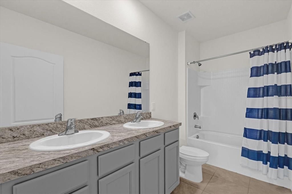 For Rent: $2,400 (5 beds, 3 baths, 2522 Square Feet)