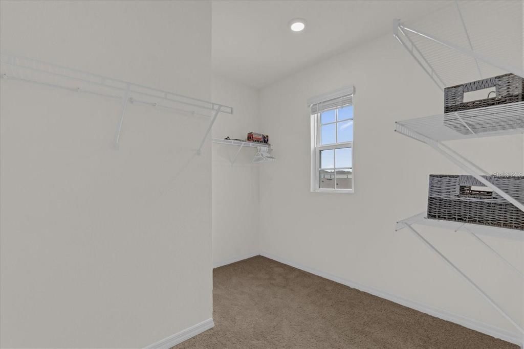For Rent: $2,400 (5 beds, 3 baths, 2522 Square Feet)