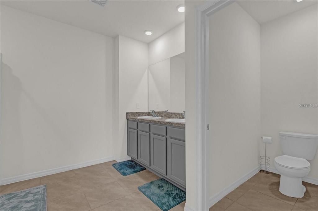 For Rent: $2,400 (5 beds, 3 baths, 2522 Square Feet)