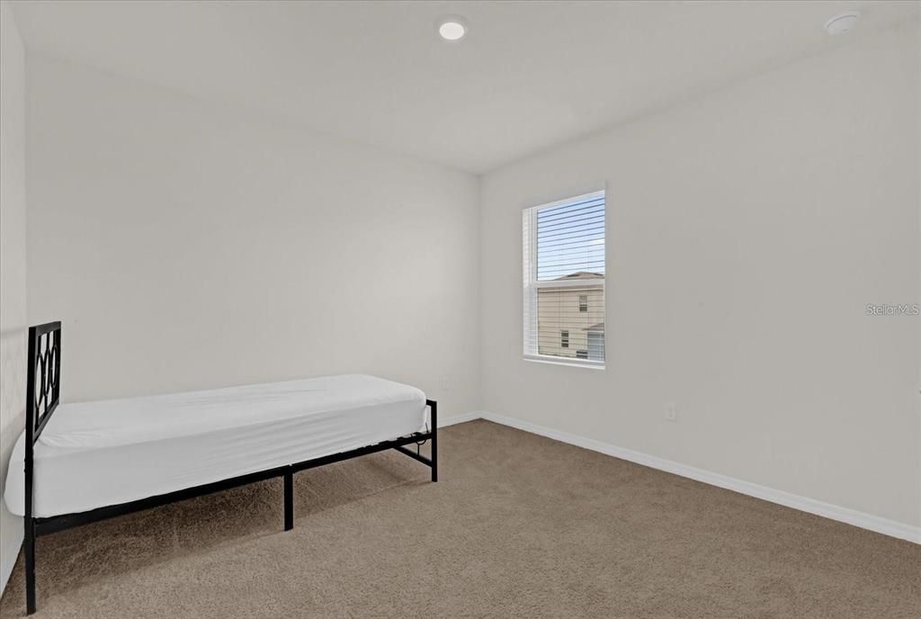 For Rent: $2,400 (5 beds, 3 baths, 2522 Square Feet)