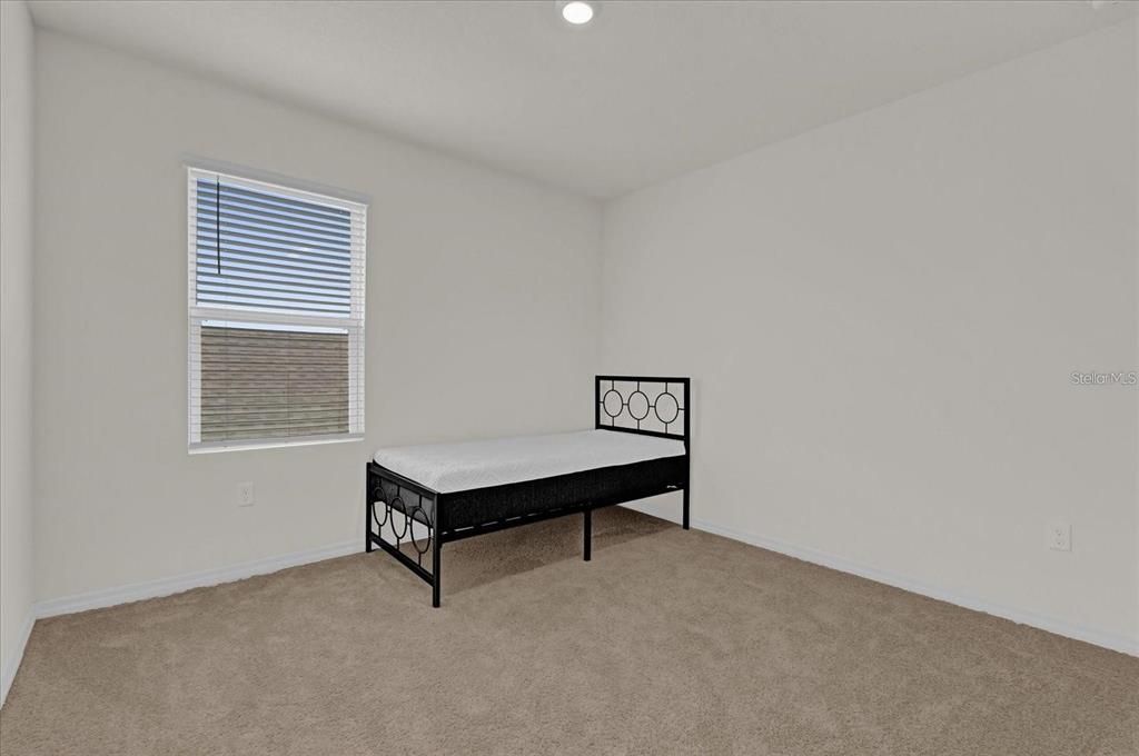 For Rent: $2,400 (5 beds, 3 baths, 2522 Square Feet)
