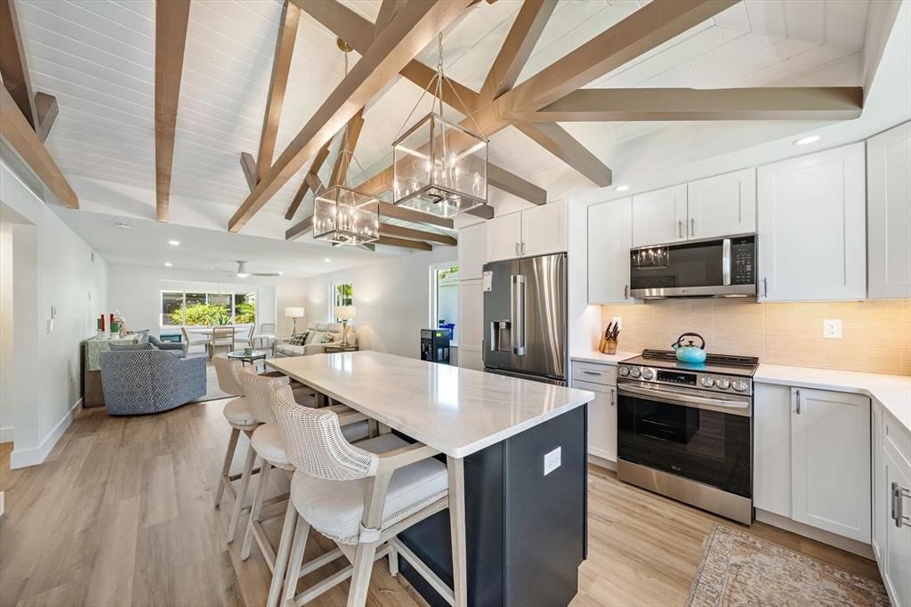 For Sale: $450,000 (2 beds, 2 baths, 1327 Square Feet)