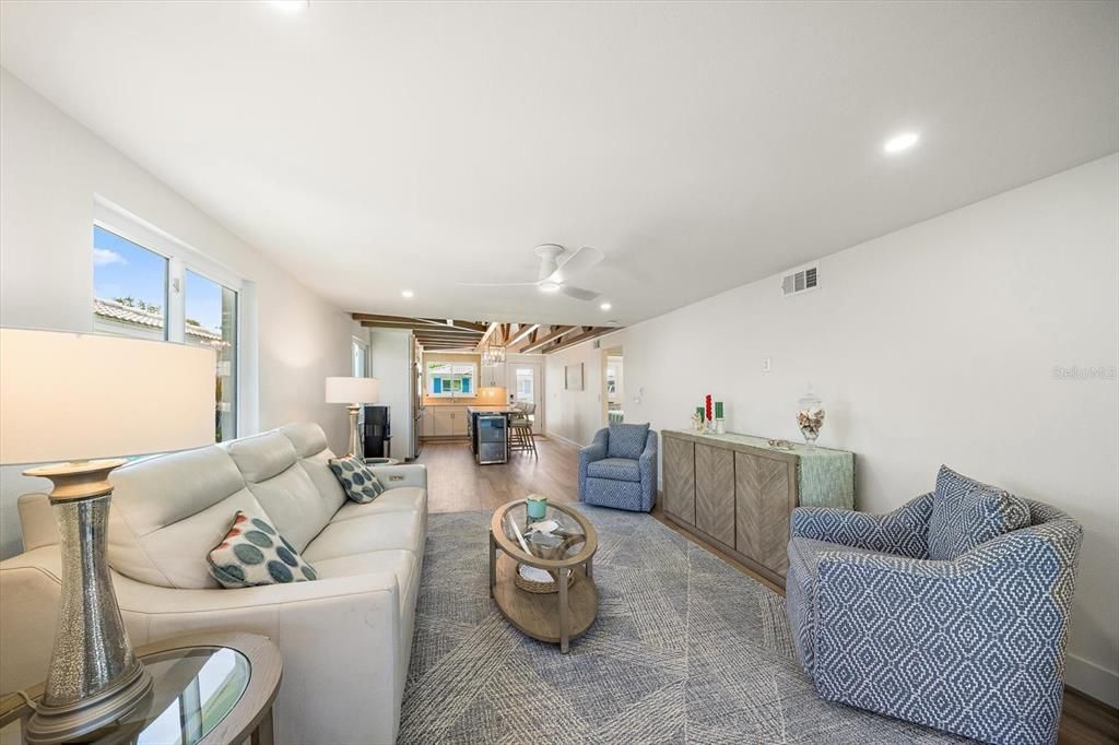 For Sale: $450,000 (2 beds, 2 baths, 1327 Square Feet)