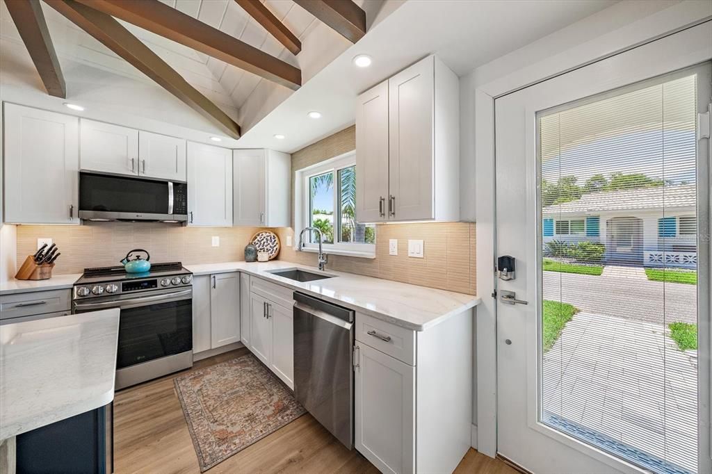 For Sale: $450,000 (2 beds, 2 baths, 1327 Square Feet)