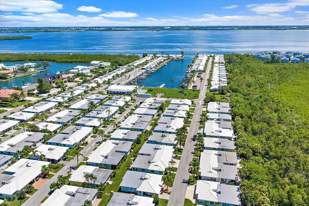 For Sale: $450,000 (2 beds, 2 baths, 1327 Square Feet)