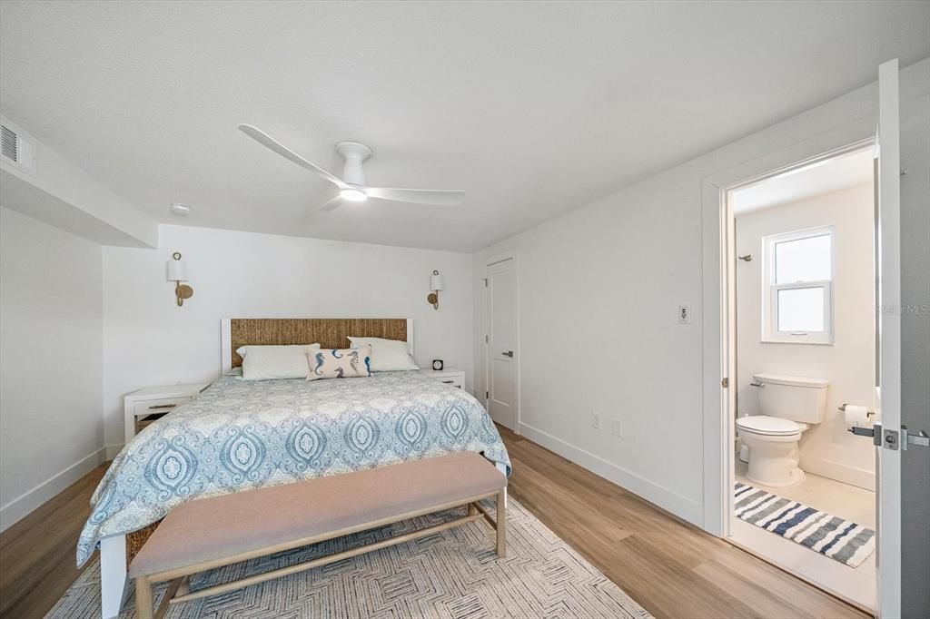 For Sale: $450,000 (2 beds, 2 baths, 1327 Square Feet)