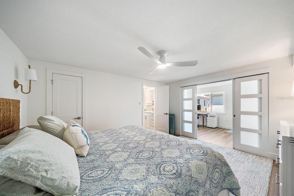 For Sale: $450,000 (2 beds, 2 baths, 1327 Square Feet)